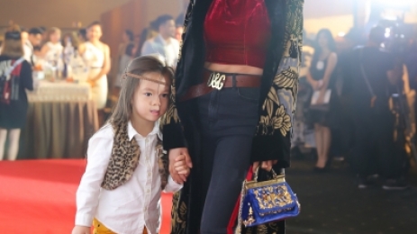 dan-my-nhan-viet-do-ca-tinh-thoi-trang-tren-tham-do