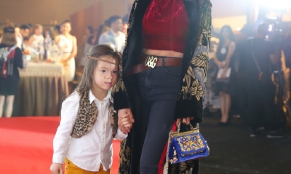 dan-my-nhan-viet-do-ca-tinh-thoi-trang-tren-tham-do